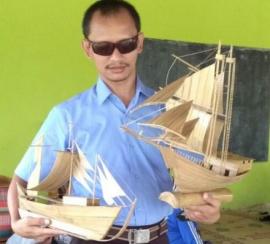 Miniatur Kapal Karya Anak Desa