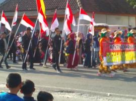 Tumpah Ruah Masyarakat Karangmojo Menyaksikan Karnaval Seni Budaya