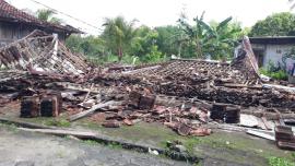 ANGIN KENCANG TERPA SATU RUMAH MILIK PONPES AL HADID KARANGMOJO