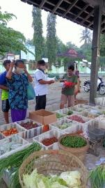 KEGIATAN TIM GUGUS TUGAS PENANGGULANGAN COVID-19 SOSIALISASI MASKER DI PASAR KALURAHAN KARANGMOJO