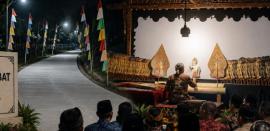 PERESMIAN JALAN PADAT KARYA TATA NILAI DENGAN MENGGELAR WAYANGAN